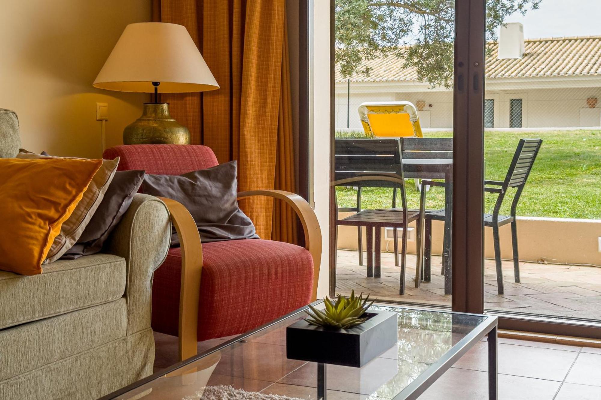 Apartment With 2 Bedrooms, 2M To The Beach Armação de Pêra Екстериор снимка