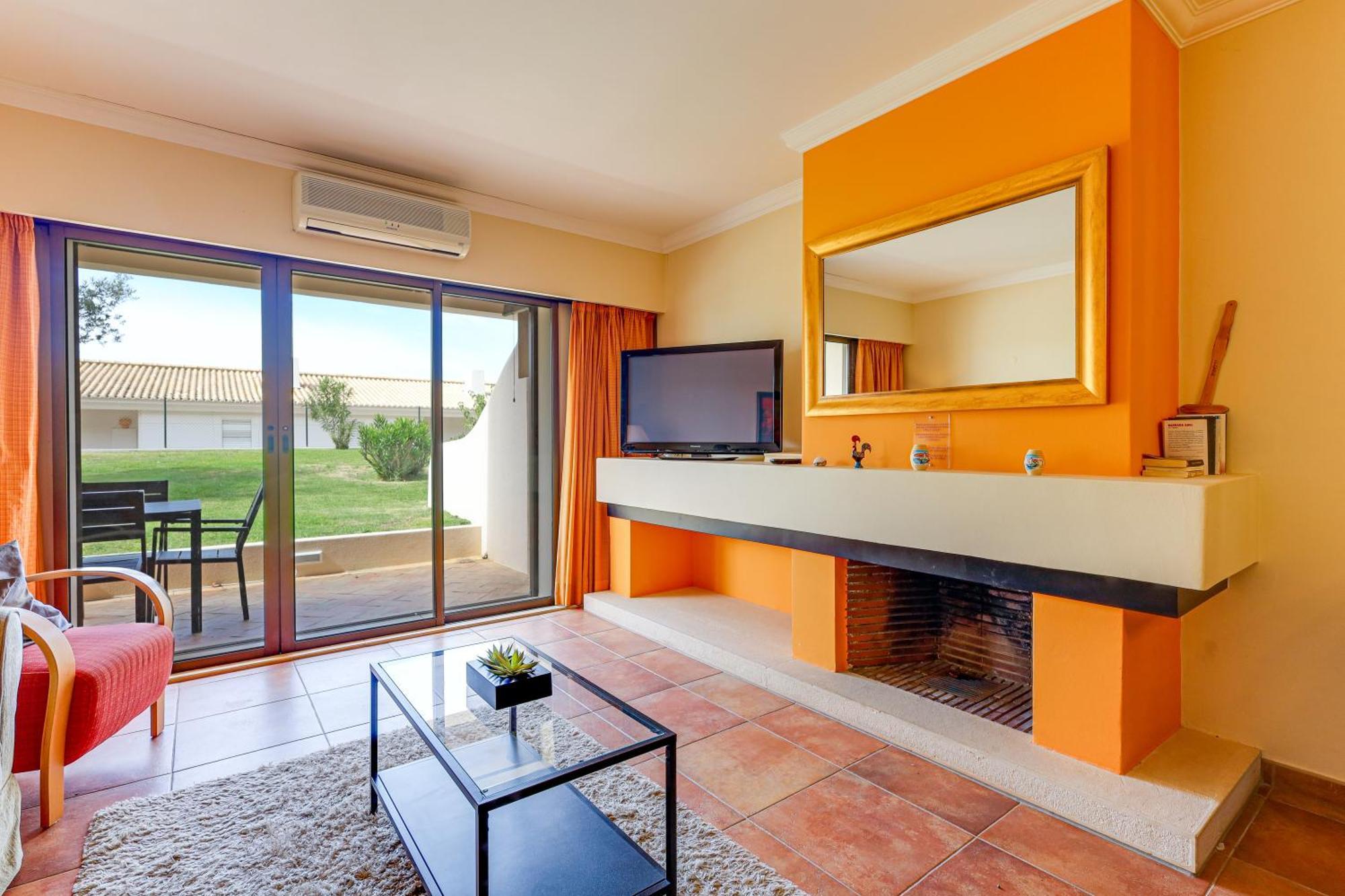 Apartment With 2 Bedrooms, 2M To The Beach Armação de Pêra Екстериор снимка