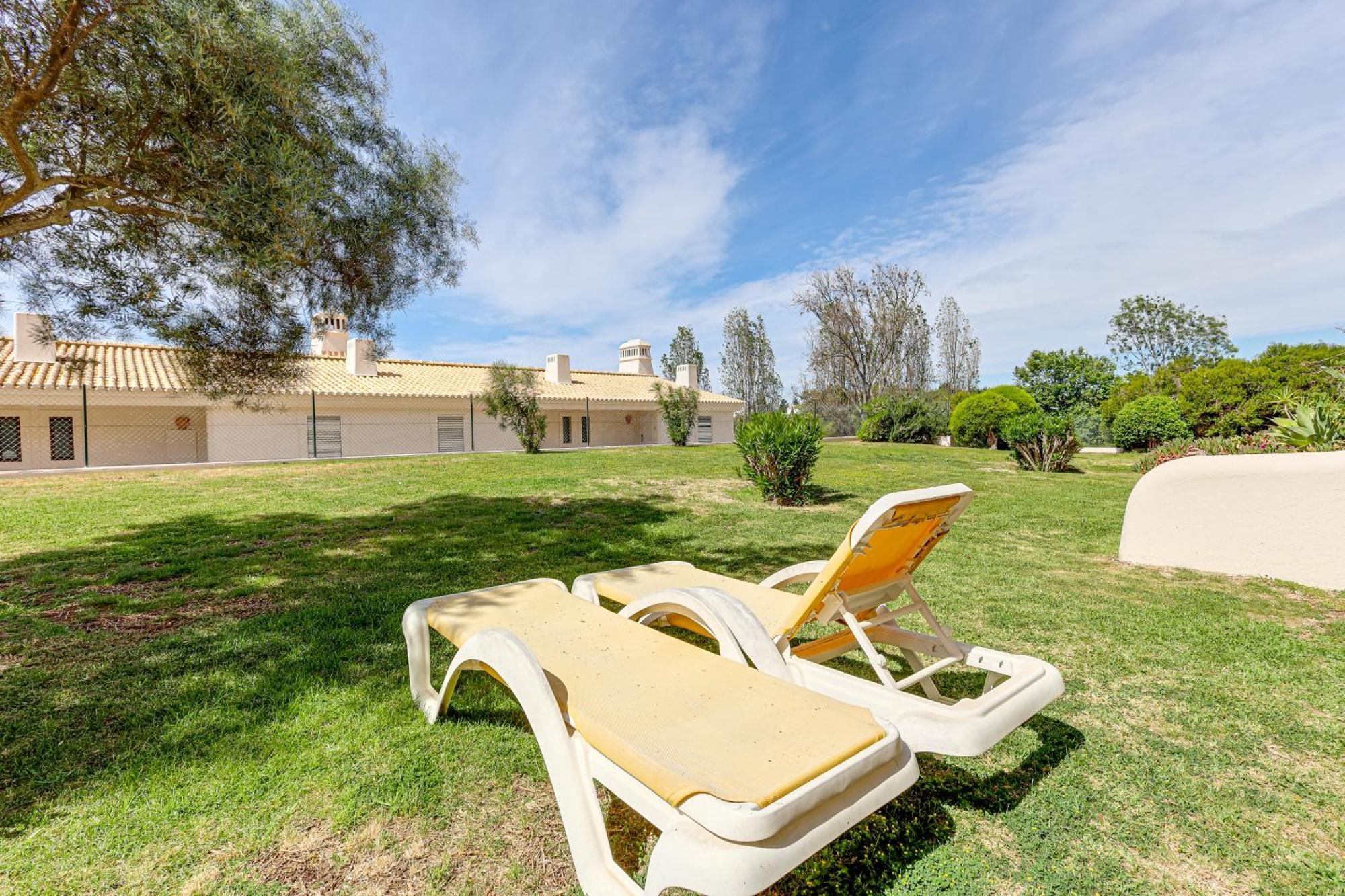 Apartment With 2 Bedrooms, 2M To The Beach Armação de Pêra Екстериор снимка