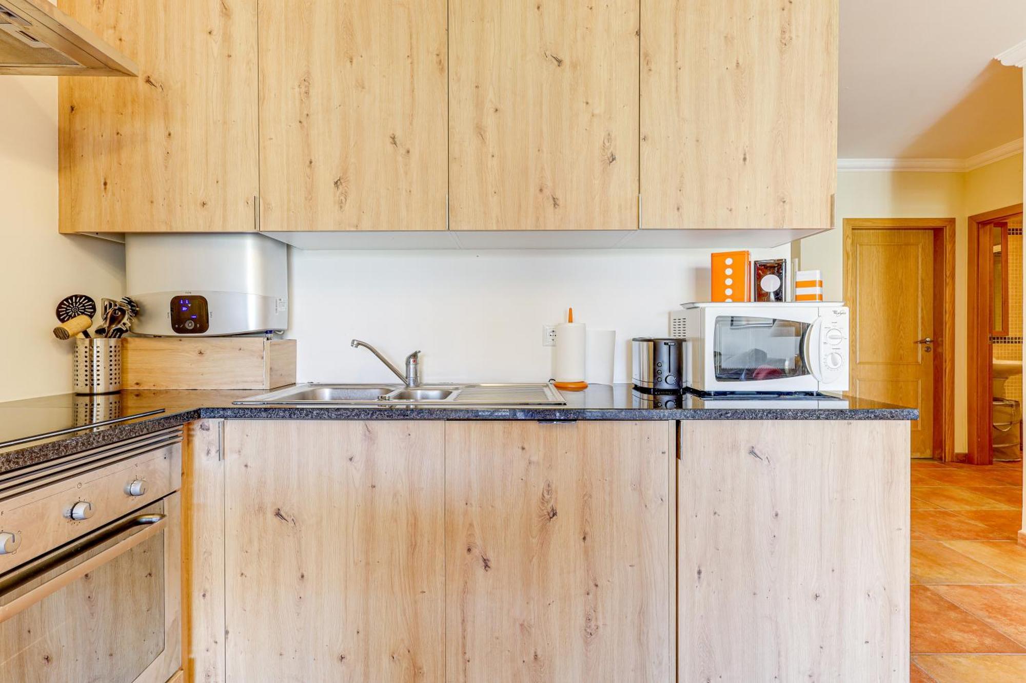 Apartment With 2 Bedrooms, 2M To The Beach Armação de Pêra Екстериор снимка