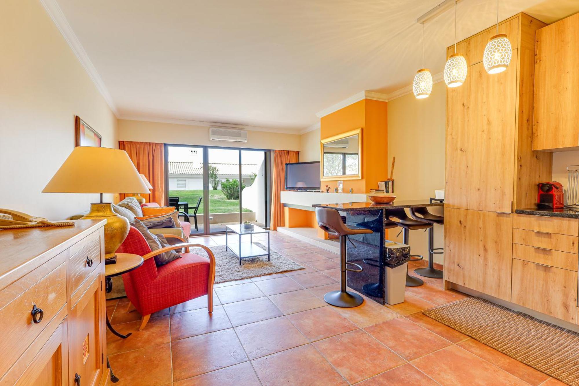 Apartment With 2 Bedrooms, 2M To The Beach Armação de Pêra Екстериор снимка