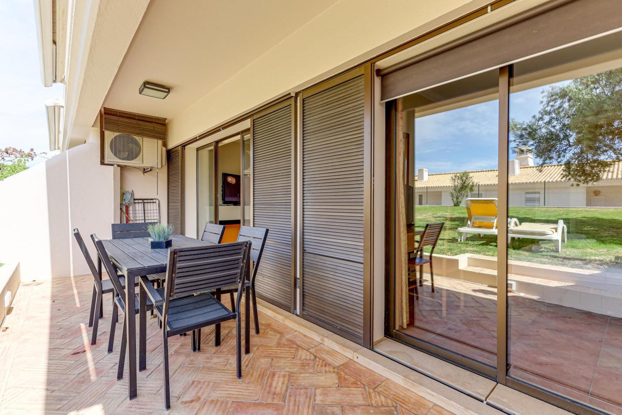 Apartment With 2 Bedrooms, 2M To The Beach Armação de Pêra Екстериор снимка
