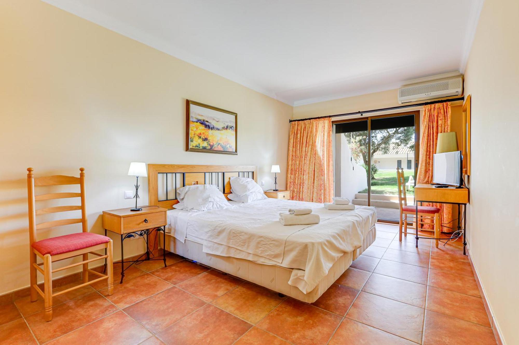 Apartment With 2 Bedrooms, 2M To The Beach Armação de Pêra Екстериор снимка