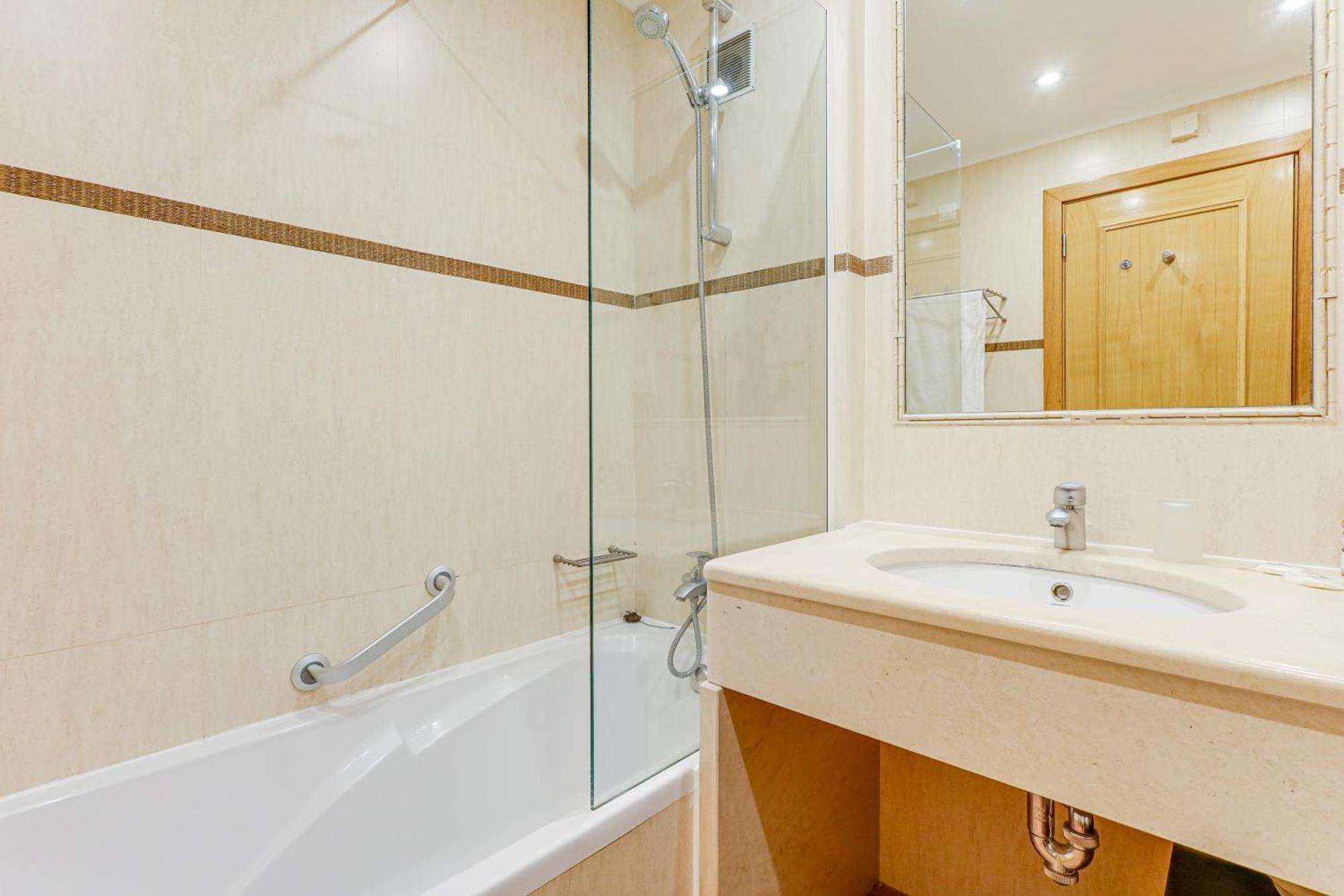 Apartment With 2 Bedrooms, 2M To The Beach Armação de Pêra Екстериор снимка